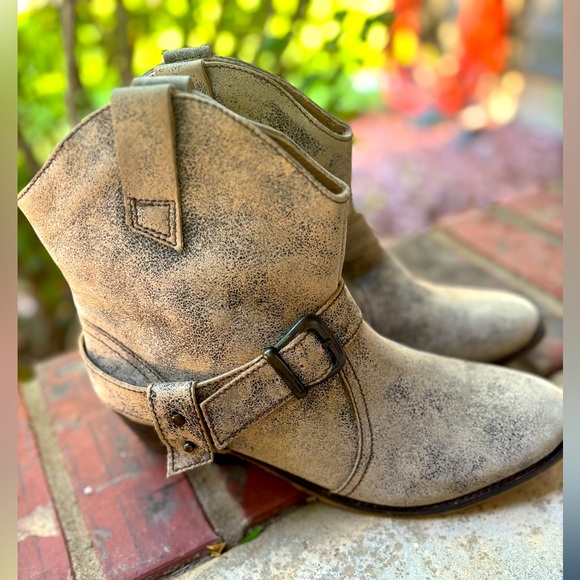 Dingo Western Distressed Leather Boots Women’s 10 Brown Buckle Detail - Picture 1 of 7